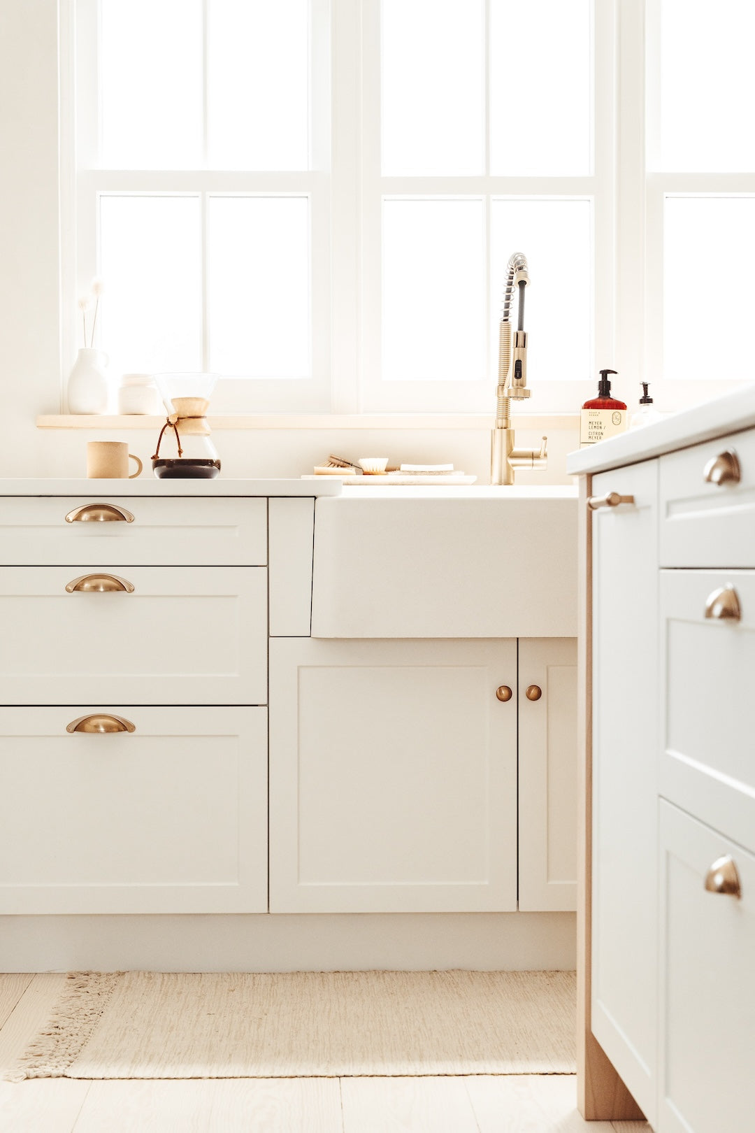 Shaker Bevel in Stratus Vike Kitchen cabinets by Kitch